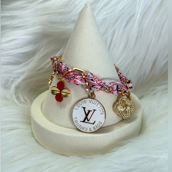 LV Stamped Zipper Pull Pink and Gold Charm Bracelet - Picture 1 of 4
